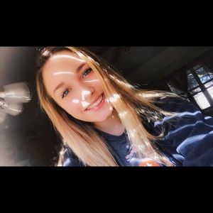 Meet your Posher, Holly